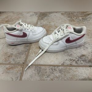 Nike Kids White and Pink Air Force 1 Size 9 Toddler